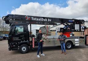 H&W Totaaldak b.v. is met nieuwe kraan ‘grien dwaande’ !