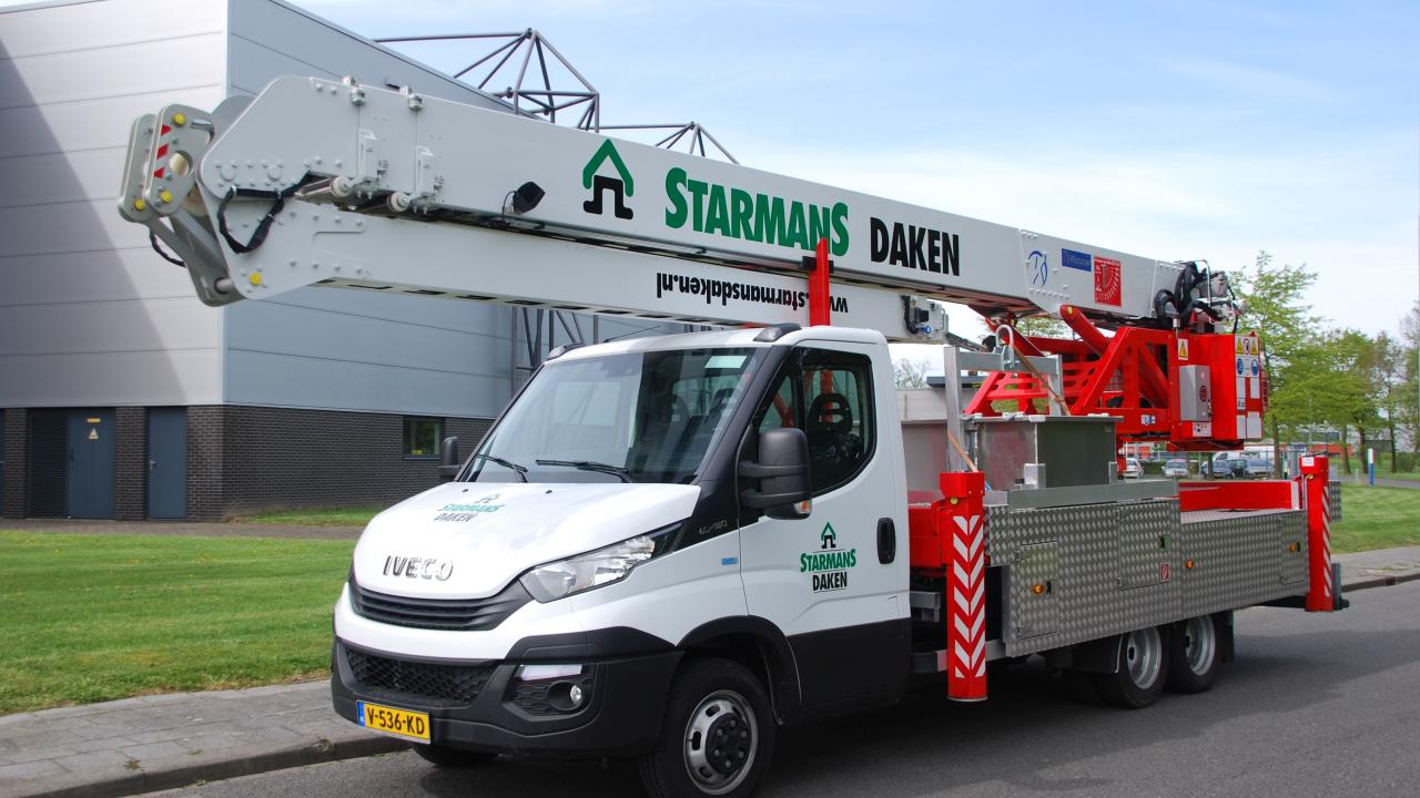 Nieuwe kranen voor Dakmeester Konrad Roof Technology & Starmans Daken