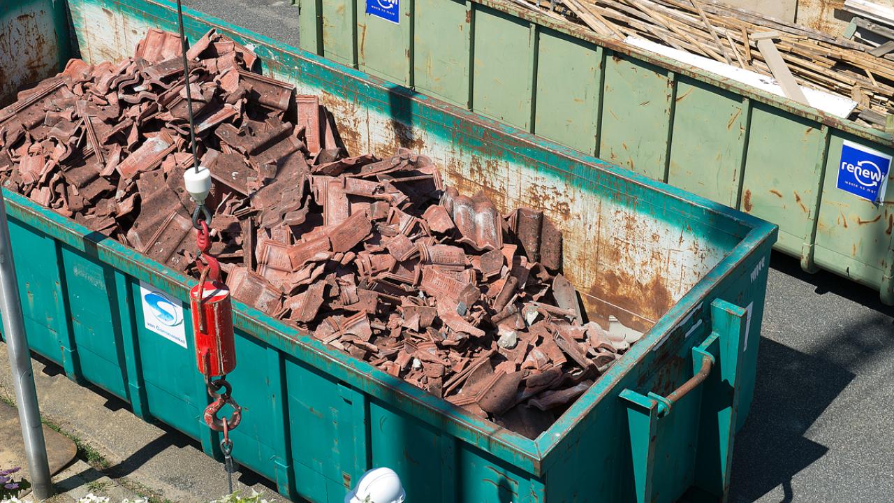 Dakpannen krijgen een tweede leven: Dakmeesters versnellen circulaire innovatie